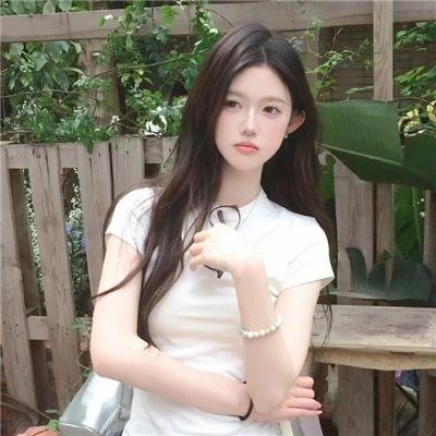 鲜花盛开的村庄 封面
