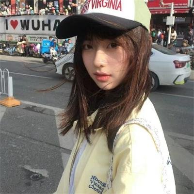 村里来了新闻官 封面